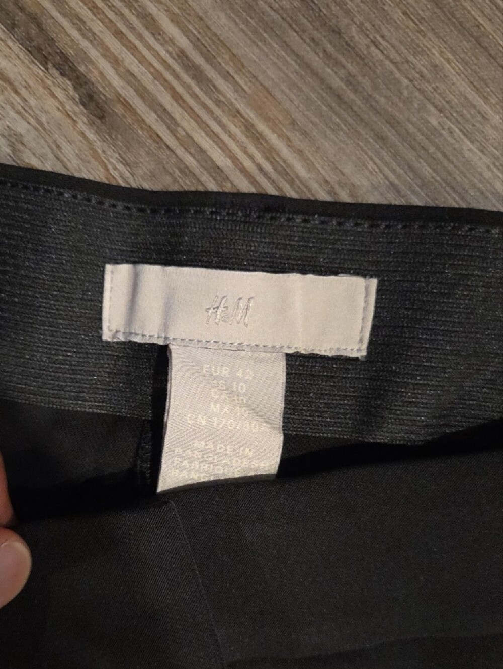 H&M Black High-Waist Pleated Tapered Trousers - Picture 2 of 3